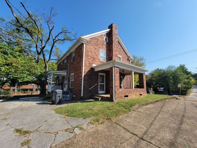 Foto del edificio - Knoxville 37916 - 3 bedroom, 2.5 Bath home...