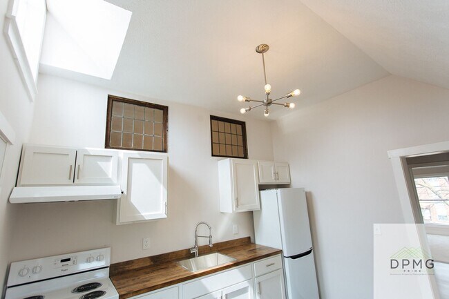 Foto del edificio - 322 E Hillsdale St