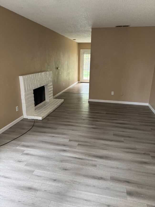 Photo - Duplex for Rent in S. Sacramento Apartment