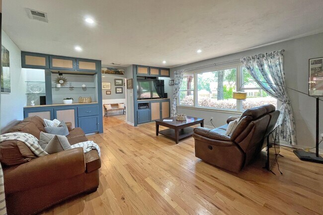 Building Photo - 3086 Waterford Dr