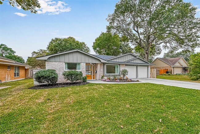 Foto del edificio - 5119 Poinciana Dr