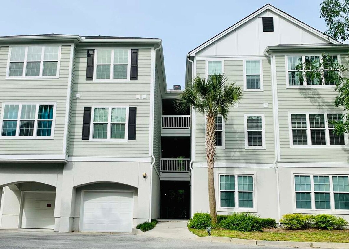 Foto principal - Spacious Two Bedroom Right near the Stono ...