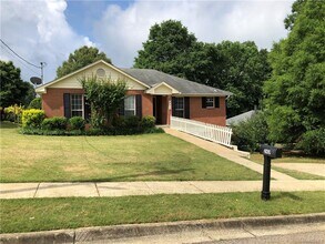 Building Photo - 243 Primrose Dr
