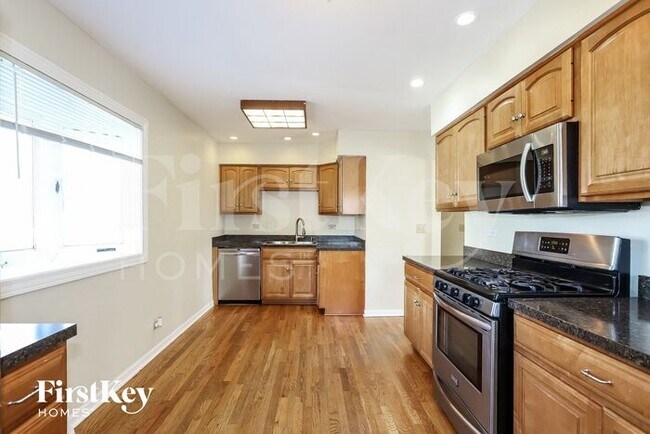 Building Photo - 605 N Rosedale Ave