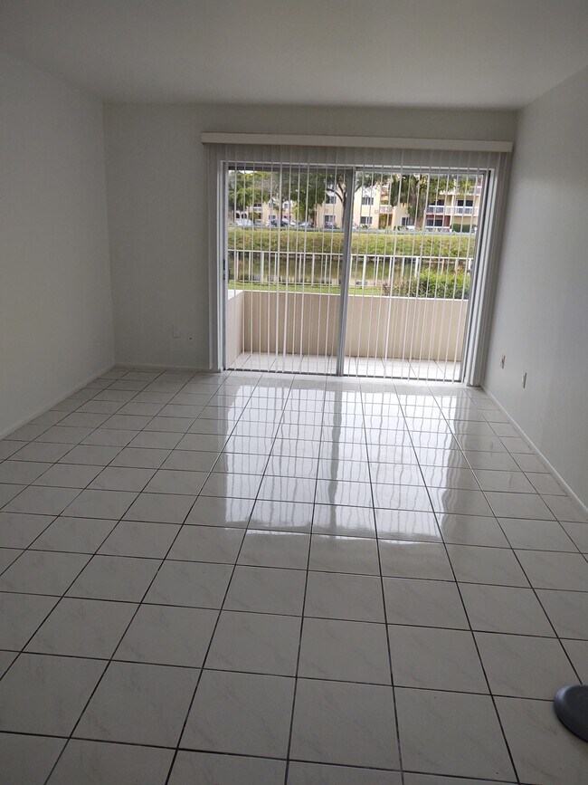 Foto del edificio - 7787 SW 86th St