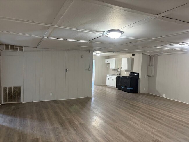 Building Photo - 931 9th Ave