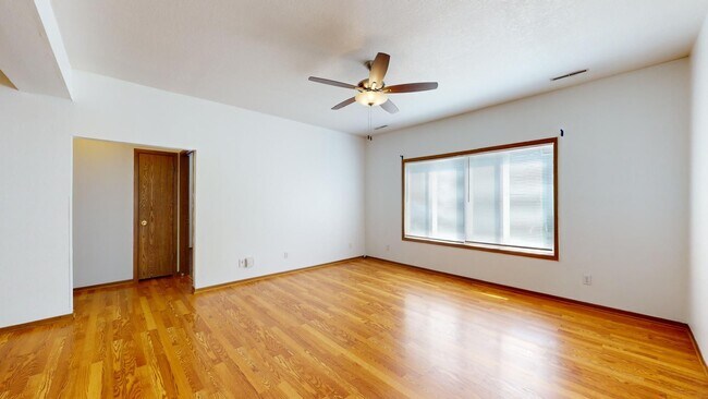 Foto del edificio - 4525 Steinbeck St