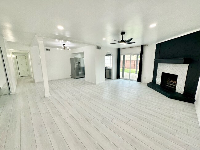 Foto del edificio - 1706 Whitney Dr