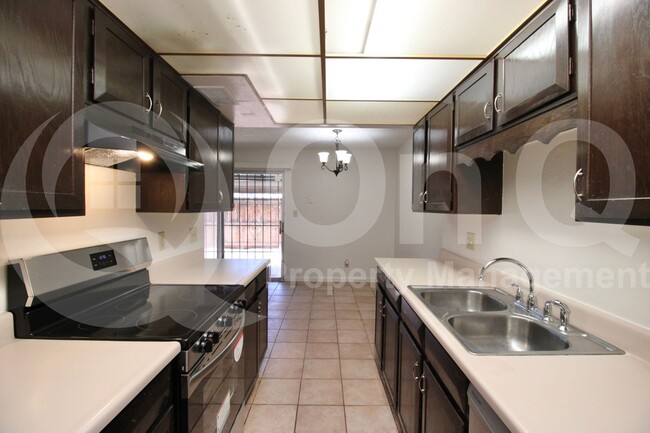 Building Photo - 6074 W Golden Ln