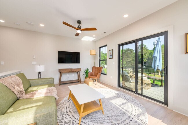 Foto del edificio - 336 Bridgewater Ln