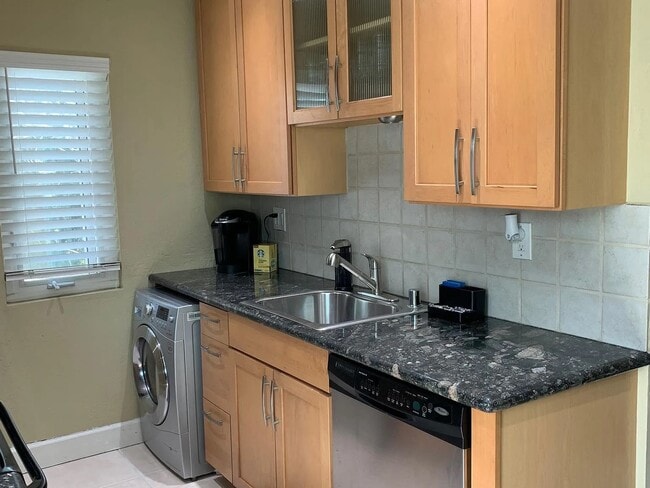 Foto del edificio - 4220 Fifth Ave