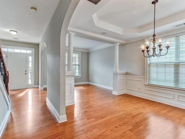 Building Photo - 3196 Montauk Hill Dr