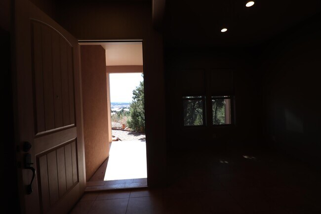 Foto del edificio - 42 Express Blvd