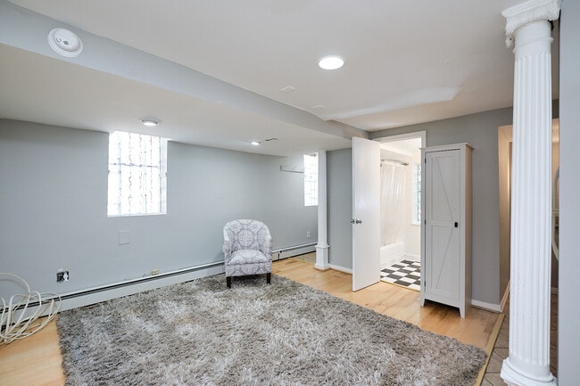Foto del edificio - 529 14th St NE