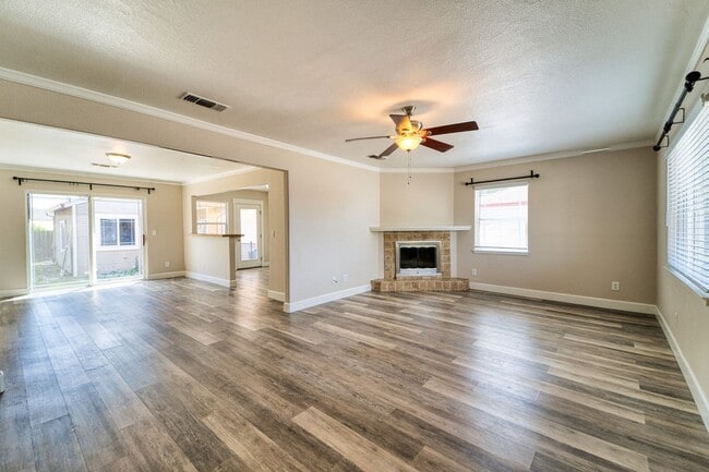 Foto del edificio - Large 2 bedroom in central Yuba City