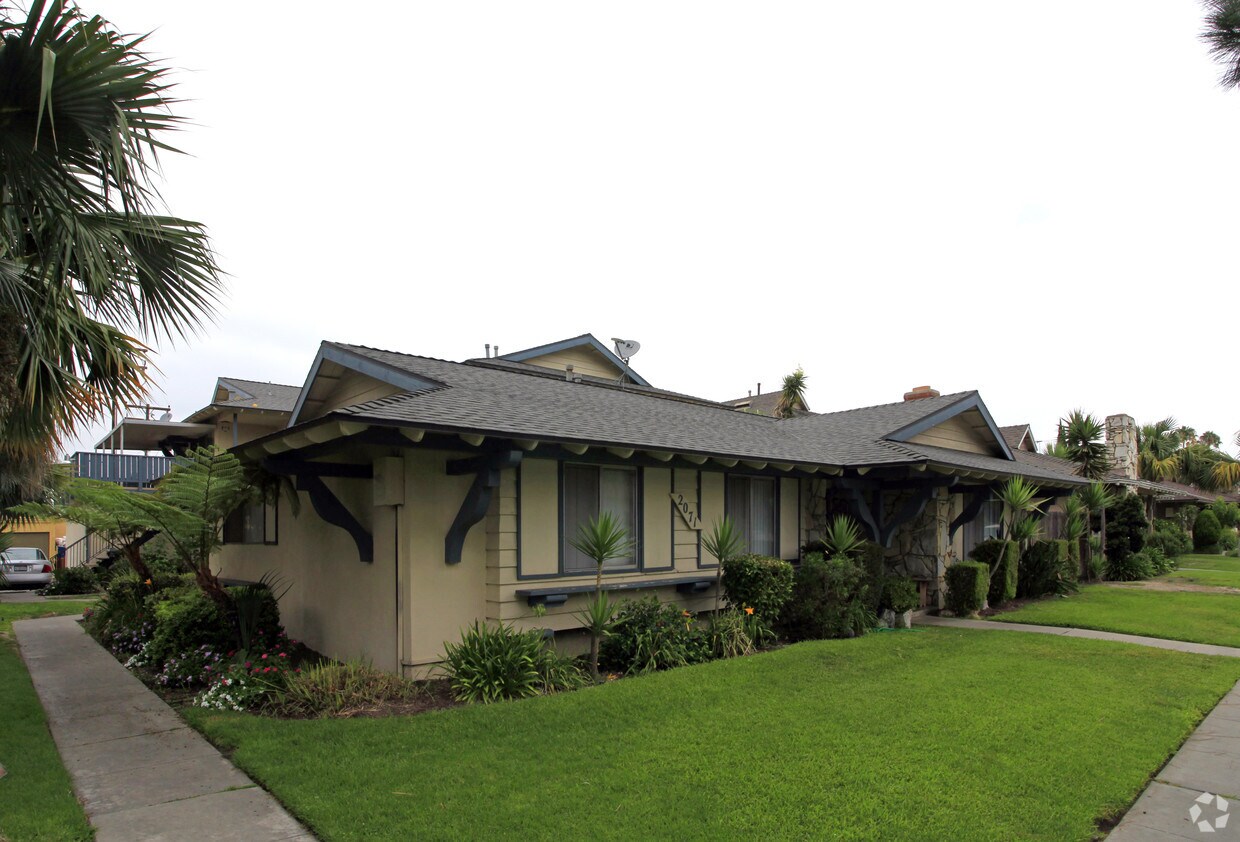 Primary Photo - 2071 S Jetty Dr