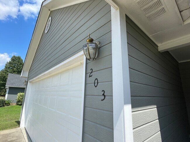 Foto del edificio - 203 Longleaf Pines Dr