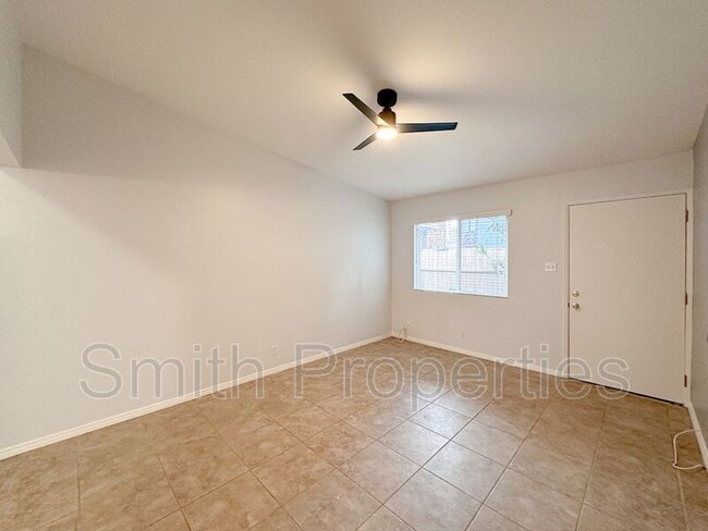 Building Photo - 2204 Carnegie Ln