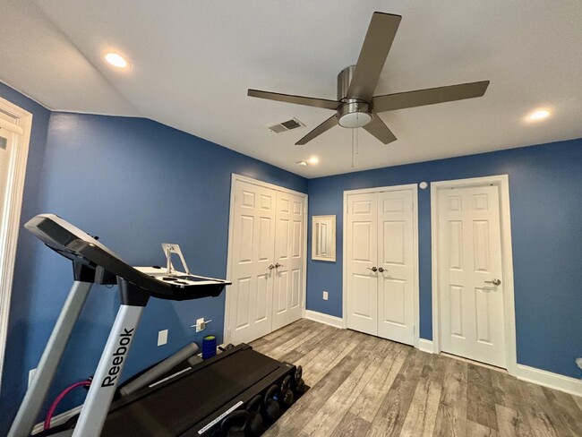 Building Photo - 2 Bed/2Bath Condo Available in Luxberry Co...