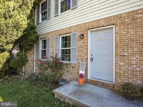 Building Photo - 305 Buckingham Dr