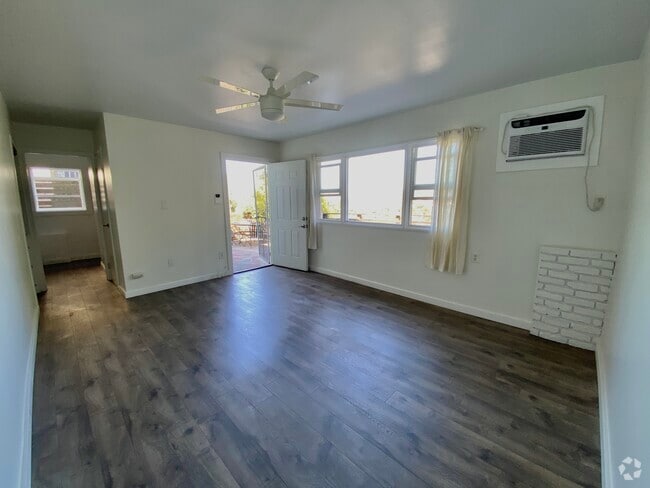 Building Photo - 1039 Glen Arbor Ave