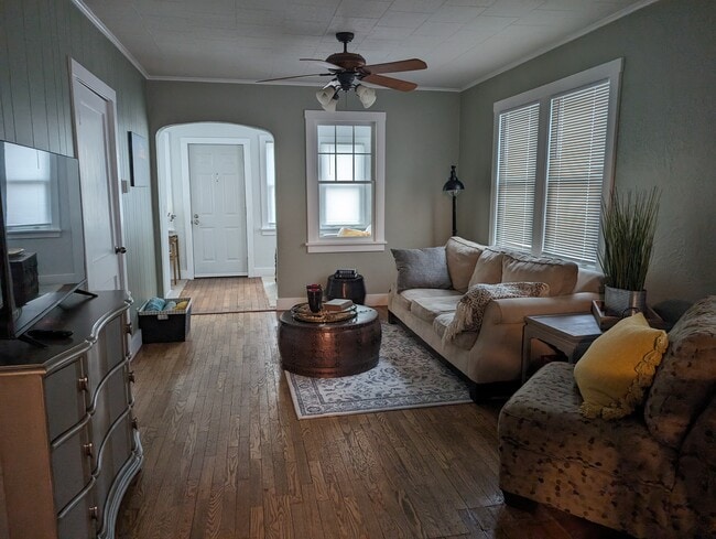 Sala de estar (1 de 2) - 2203 Denton St