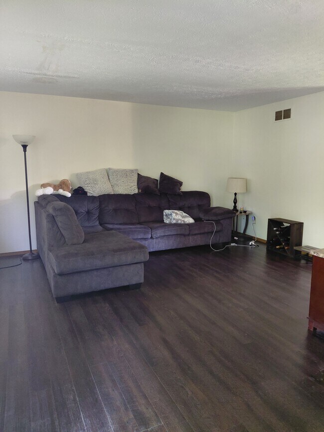 Foto del edificio - 402 s. Village Ct.