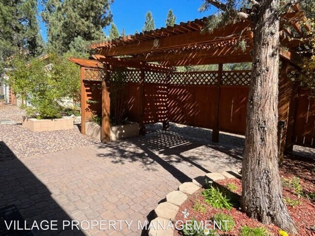 Building Photo - 2 br, 1 bath House - 960 D Lane