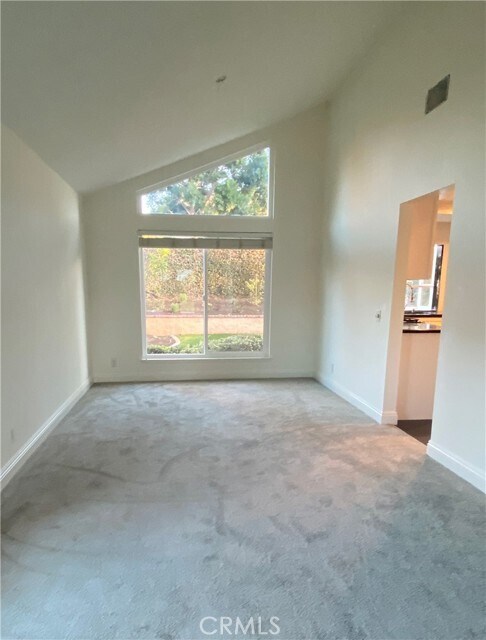 Building Photo - 43 Fortuna E