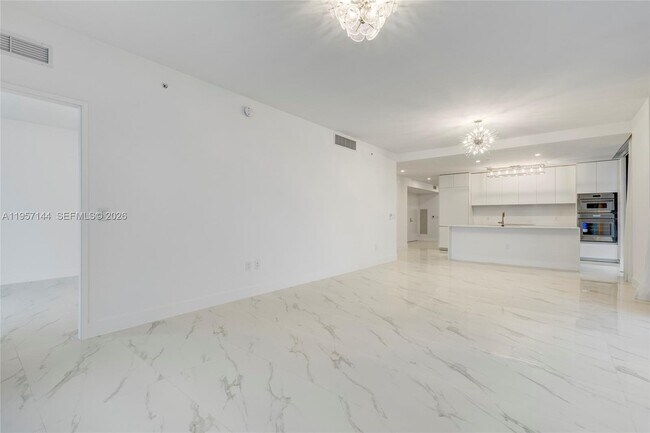 Building Photo - 700 NE 24th St