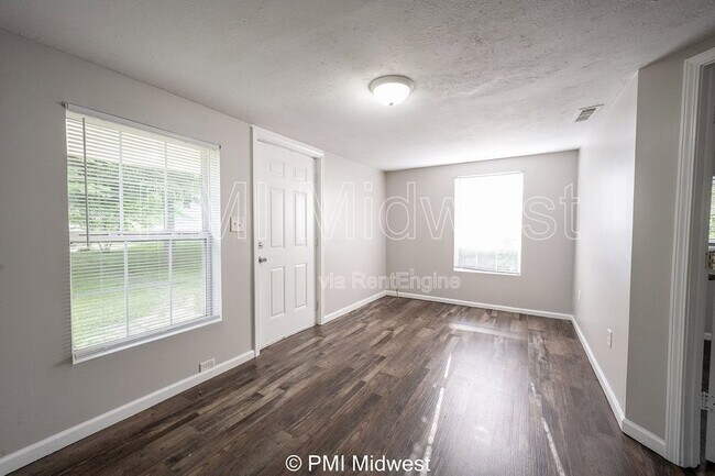Foto del edificio - 1519 E Mills Ave