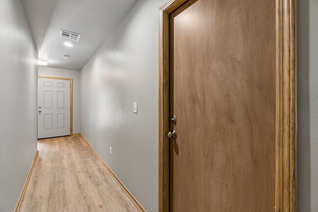 Foto del edificio - 230 N Duncan St