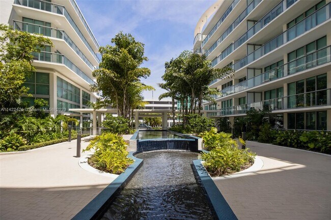 Foto del edificio - 6620 Indian Creek Dr