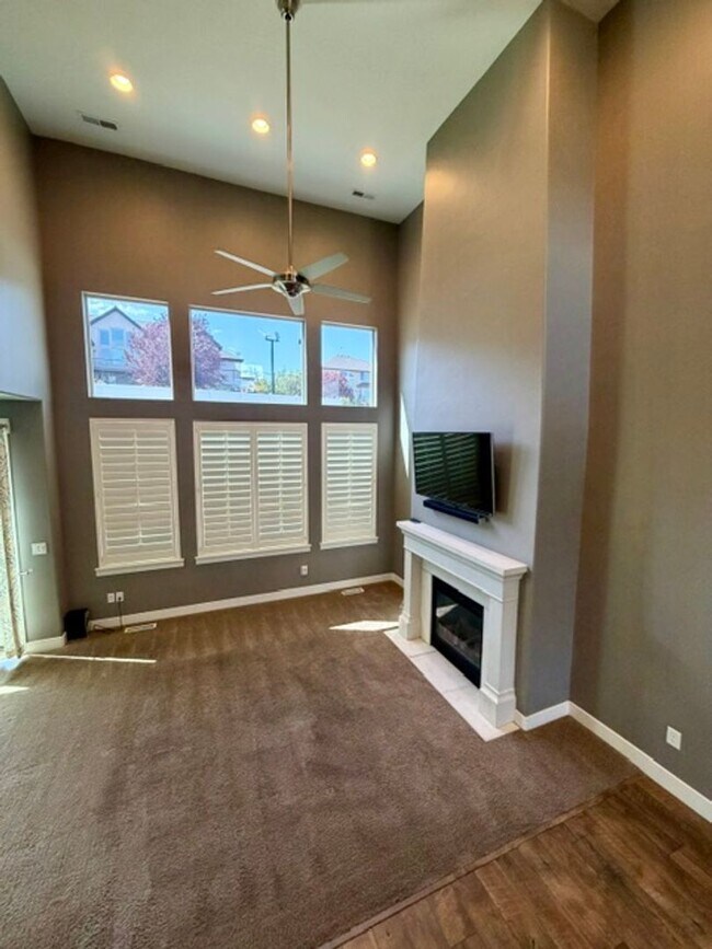 Building Photo - PRIMARY SUITE ON MAIN in a Beautiful Herriman House