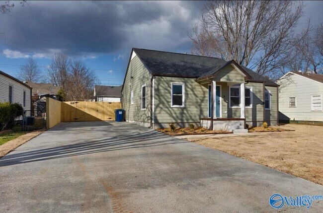 Building Photo - 3904 Cypress Ave SW