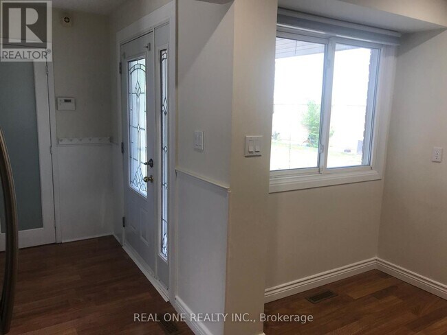 Building Photo - 1580 Lancaster Dr