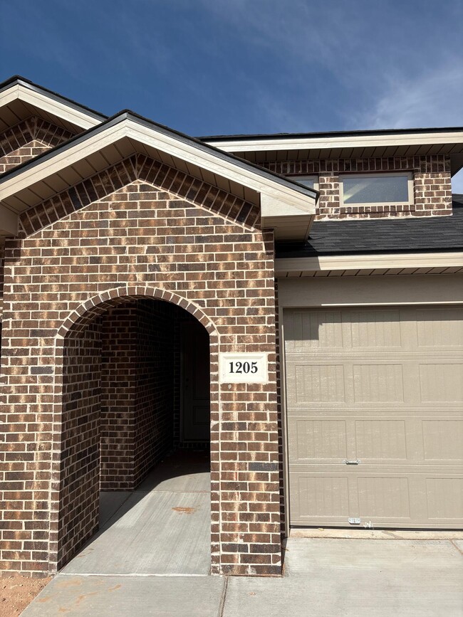Building Photo - 1205 Cottonwood Ave