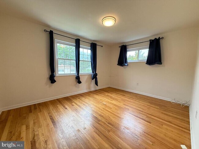 Foto del edificio - 5835 Mt Vernon Dr