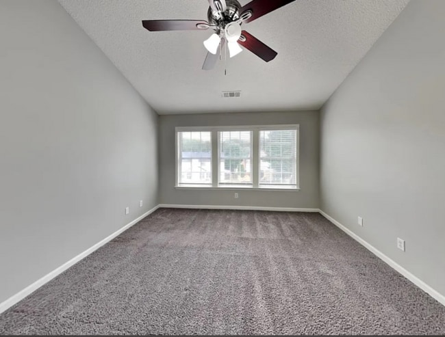 Foto del edificio - 3050 Donamire Ave NW