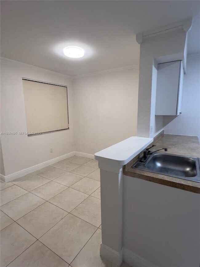 Foto del edificio - 2880 N Oakland Forest Dr