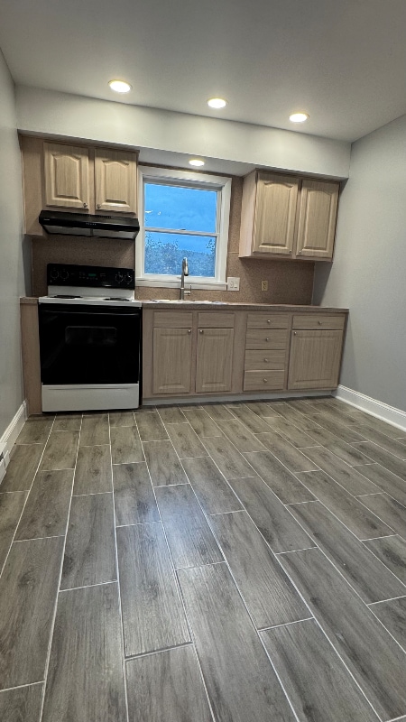 Building Photo - 137-139 E High St