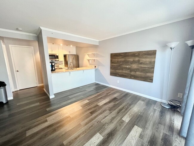 Building Photo - ***COMING SOON***Beautifully remodeled 3 B...