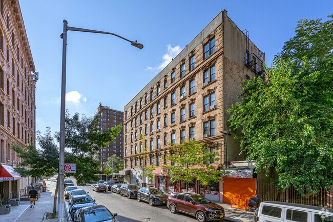 Foto del edificio - 100 W 143rd St
