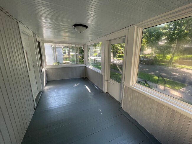 Foto del edificio - 1927 Sherwood Ave