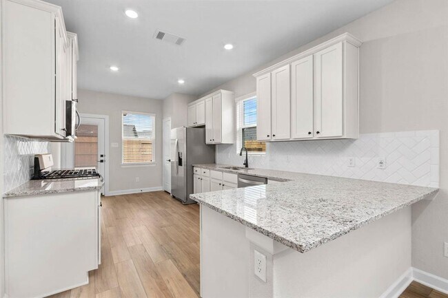 Building Photo - 1111 Whispering Winds Dr