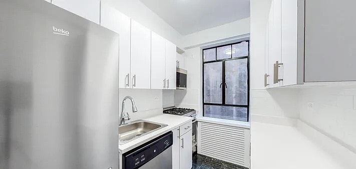 Primary Photo - 20 Fifth Avenue