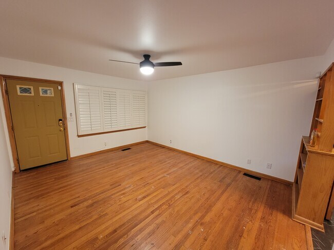 Living room facing front door. - 9405 NE 13th St