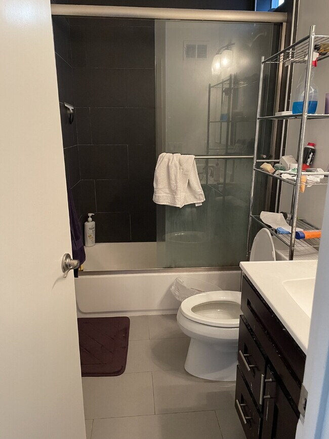 Foto del edificio - Large Private Bedroom in Sunset / Parkside near McCoppin Square and Taraval Corridor