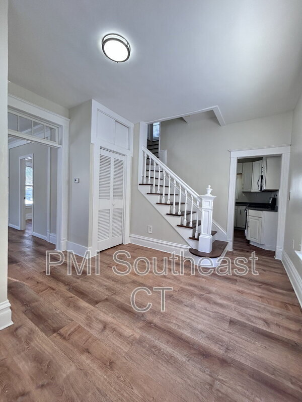 Foto del edificio - 26 Kinney Ave