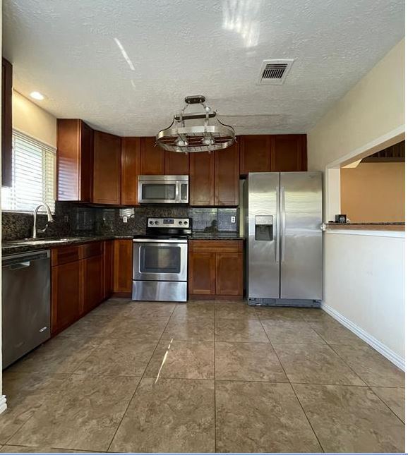 Building Photo - 2503 Radcliffe Dr